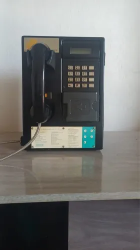 Telefone orelhão em metal original intacto preto fosco