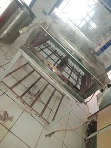 Forno industrial, Grande, 2 Gratinadores e apenas com marcas de uso. Bom estado. 900$