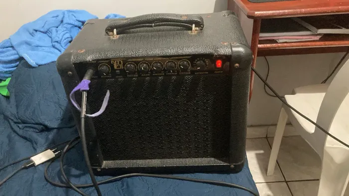 Amplificador Meteoro Ndes com efeitos
