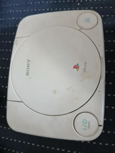 PSone (SCPH-101) - leia
