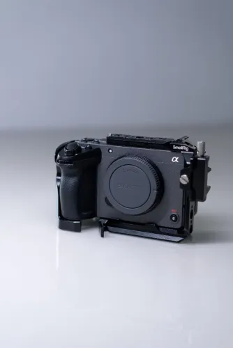 Câmera Sony FDR-AX30 Semi Nova + Cage SmallRig + Bateria NP-FZ100