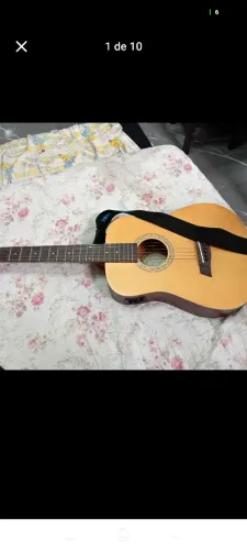 Vendo violão Seisi baby violão um mês de uso