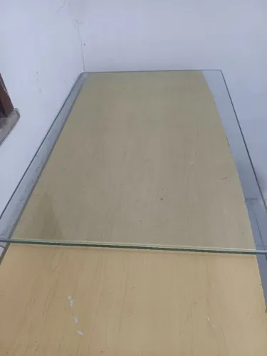 Mesa de vidro pequena 