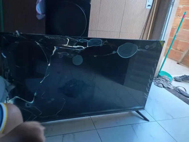 Tv tela quebrada pra retirada de peças philco