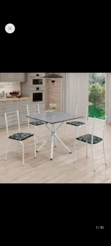 Conjunto de mesa e cadeira seminovos,modelo do conjunto