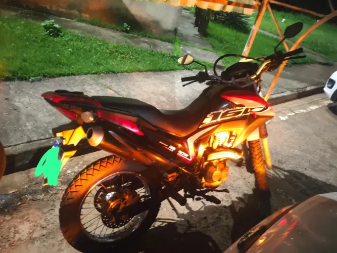 Bros 2020/2021 super bem cuidada 