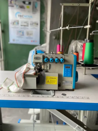 Máquina de costura tecnova