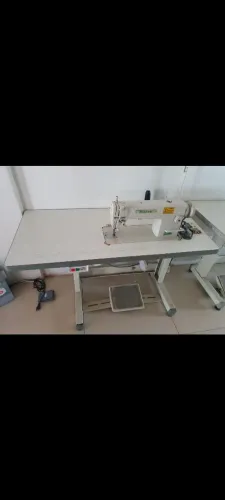 Máquina de costura industrial