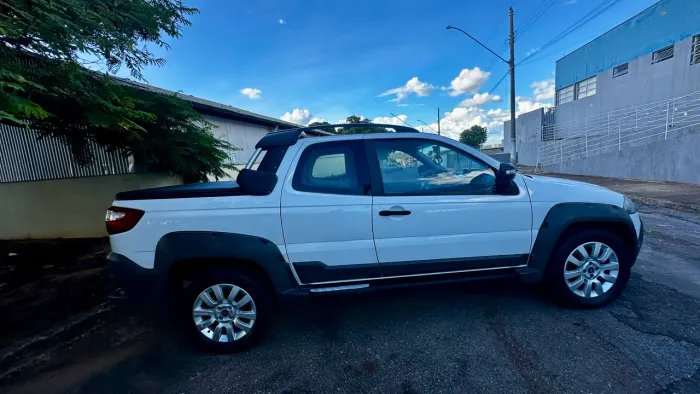 Fiat Strada Adventure1.8/ 1.8 Locker Flex CD 2015