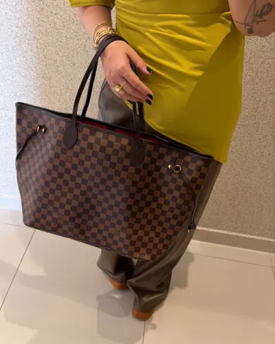 Bolsa Louis Vuitton em couro - Neverfull mm