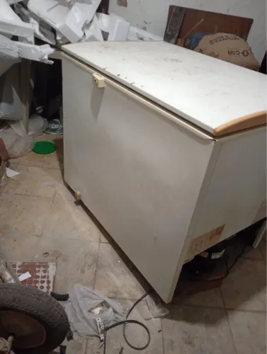 Vendo FREEZR HORIZONTAL, funcionando bem. Tem conversa no preço