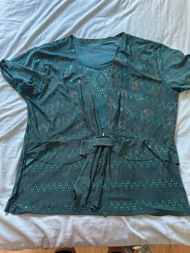 Blusa verde com brilho e strass TAM M