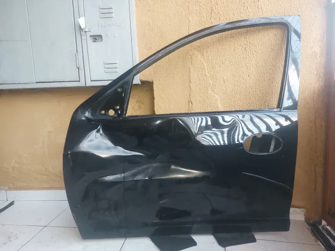 Porta preta de Prisma/Celta 4p Esquerda Dianteira (Motorista)