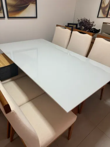 Vendo mesa de jantar com 6 cadeiras