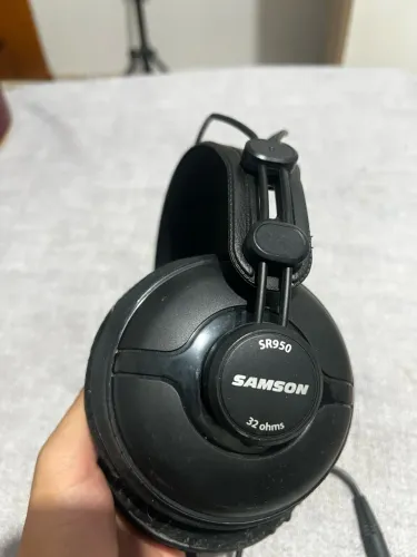 Fone de ouvido Samson SR950 (usado)