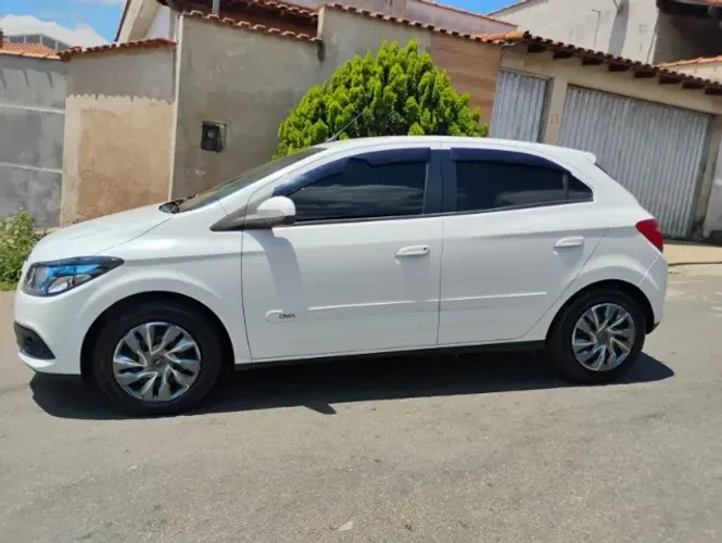 Chevrolet Onix Hatch LT 1.4 8V Flex Power Mec. 4P 2013