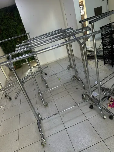 Arara para loja de roupas