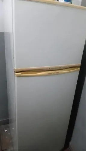 Geladeira semi nova
