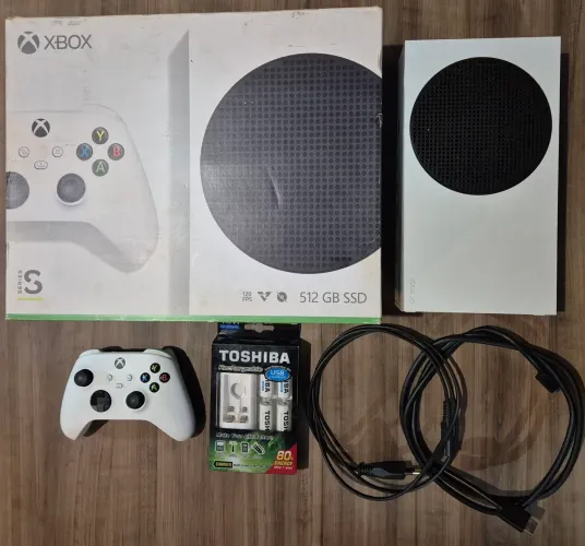 Xbox Series S + Controle + Pilhas recarregáveis