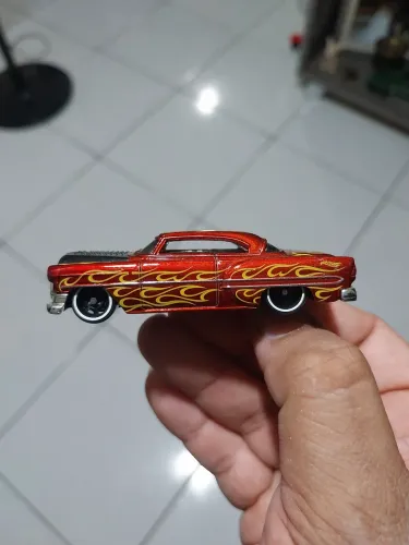 Hot Wheels Custom 1953 Chevy Flames 1:64