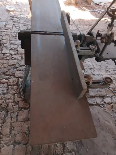Desempenadeira e furadeira