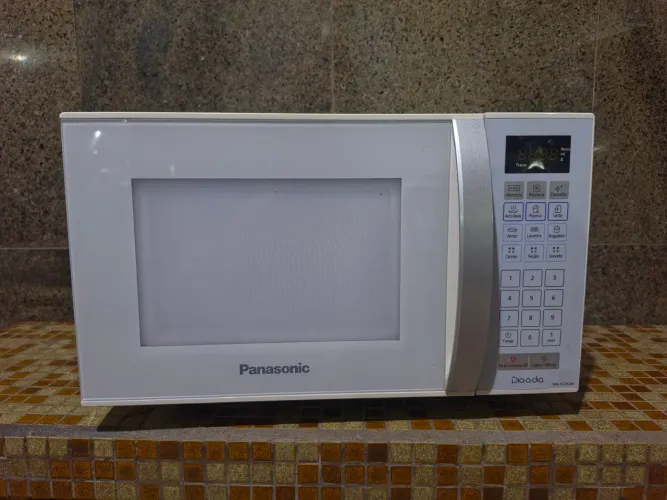 Micro-Ondas Panasonic Dia-a-Dia 21Litros