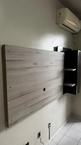 Painel para tv com prateleira