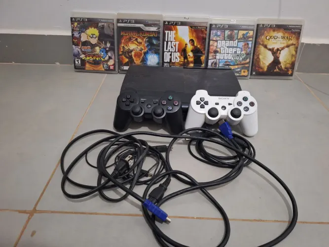 PS3 Super Slim Desbloqueado + 5 Jogos Originais + 2 Controles