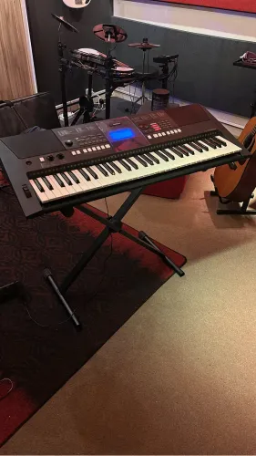 Teclado Yamaha PSR-E423