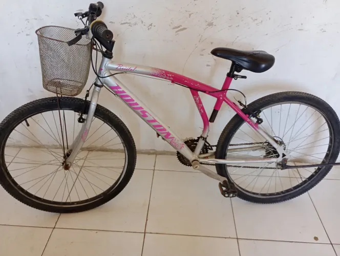 Vende-se uma bicicleta 