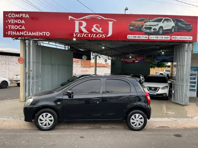 Toyota Etios X 1.3 Flex 16V 5P Mec. 2014