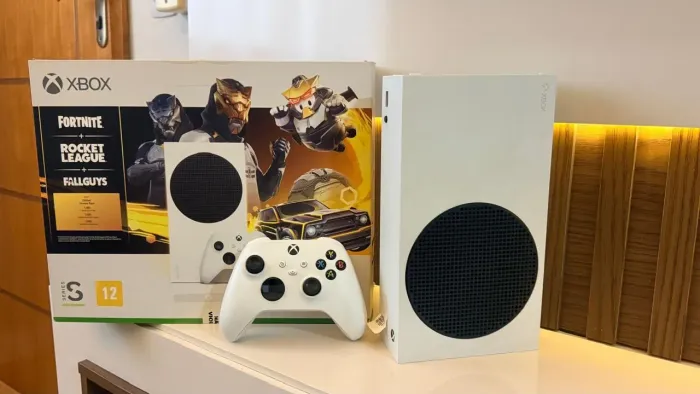 Xbox séries s 512GB edição Caçador dourado impecável na caixa