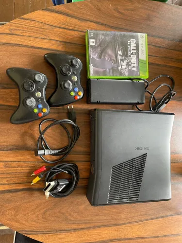 XBOX 360 S 4GB