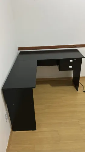 Mesa de escritório em L