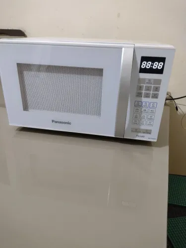 Semi novo, Microondas Panasonic 25 litros.