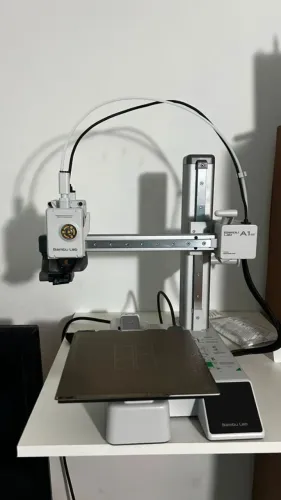 Impressora 3D Bambu Lab A1 Mini - Apenas 120h de Uso | Excelente Estado | Pronta para Impr