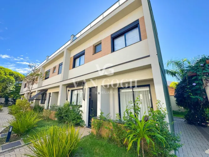 Casa com terraço gourmet no centro de Holambra