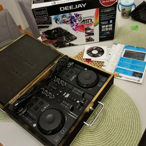 Controladora Hércules DJ Control Air