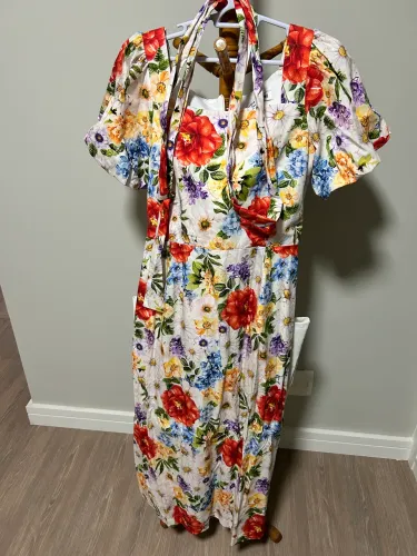 Vestido flores lança perfume