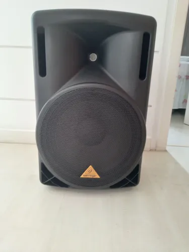 Par Caixa ativa behringer eurolive b215d nova