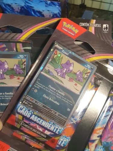 Combo 6x 4-Packs Pokémon TCG: Caos Ascendente - Lacrados (Meia Case)