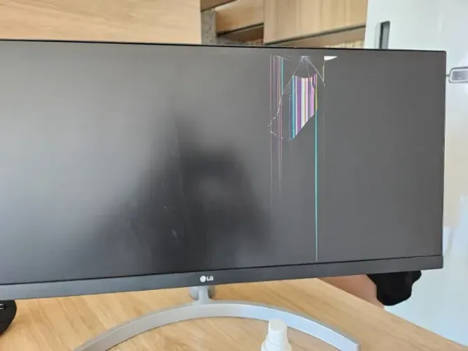 Monitor LG Ultrawide 29 Polegadas (Quebrado - pegar peças)