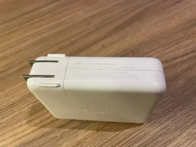 Acessorio Carregador Fonte Apple MacBook Pro 140W USB-C Original A2452 Usado