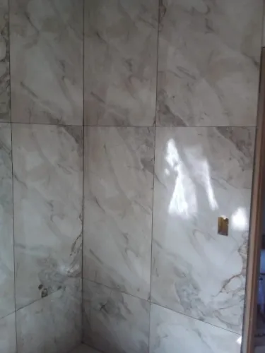 Mão de obra especializada em colocação de piso, porcelanato, pedras em geral
