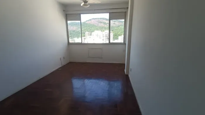 Um excelente Quarto e sala que fizeram 2 quartos Ótimos!