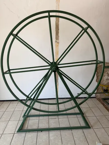 Vendo roda gigante decorativa.