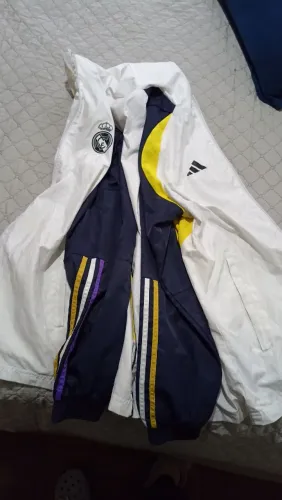 Corta vento do Real Madrid top muito lindo
