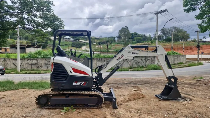 mini escavadeira E27z cabine aberta ano 2023