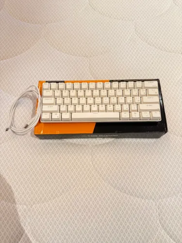 TECLADO GAMER - ROYAL KLUDGE (RK61) - Branco + Switch Vermelho (c/ Bluetooth)