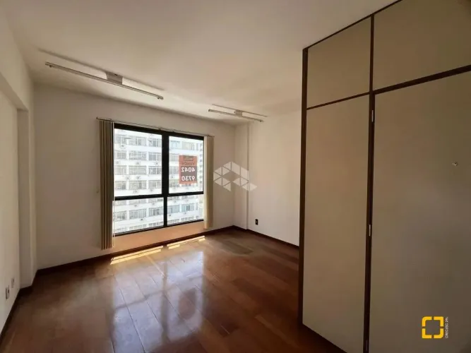 Sala com 22,51m2 privativos, lavabo no Centro - Fpolis - SC